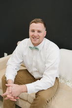 Load image into Gallery viewer, Feelin Lucky Bow Tie (Pre-Tied) - EMBR
